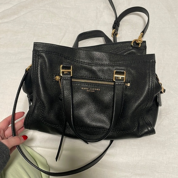 Marc Jacobs Handbags - Marc Jacob’s Black crossbody medium purse